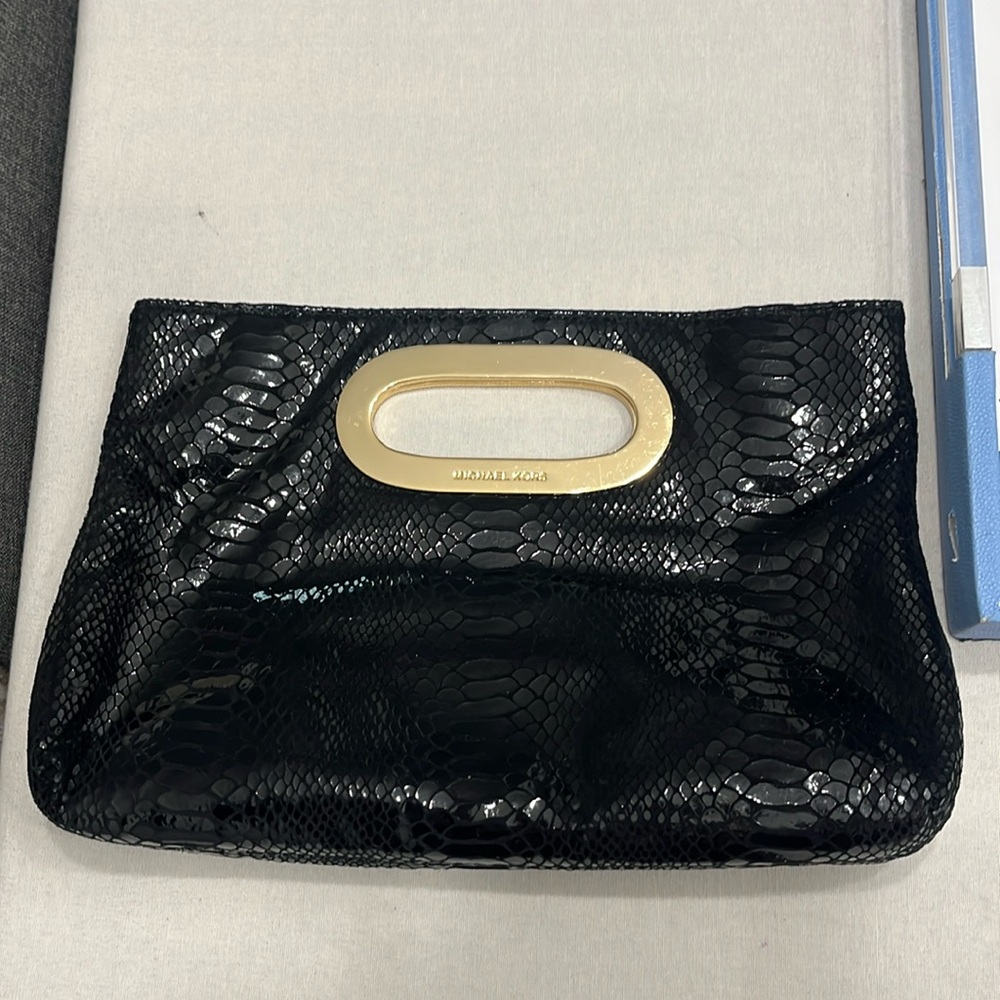 Michael Kors, snake skin clutch🖤